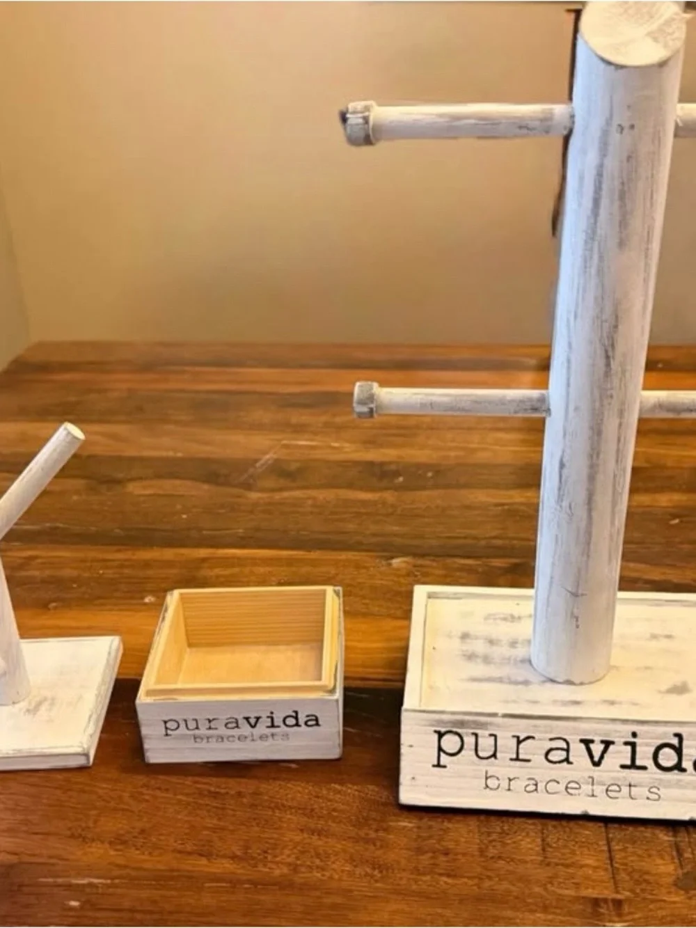 Pura Vida White Distressed Bracelet Display Stands